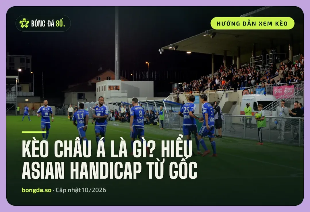 Kèo châu Á là gì? Hiểu Asian Handicap từ gốc đến cách đọc trên bảng kèo 3 Kèo châu Á là gì: cầu thủ hai đội tranh bóng trong trận buổi tối