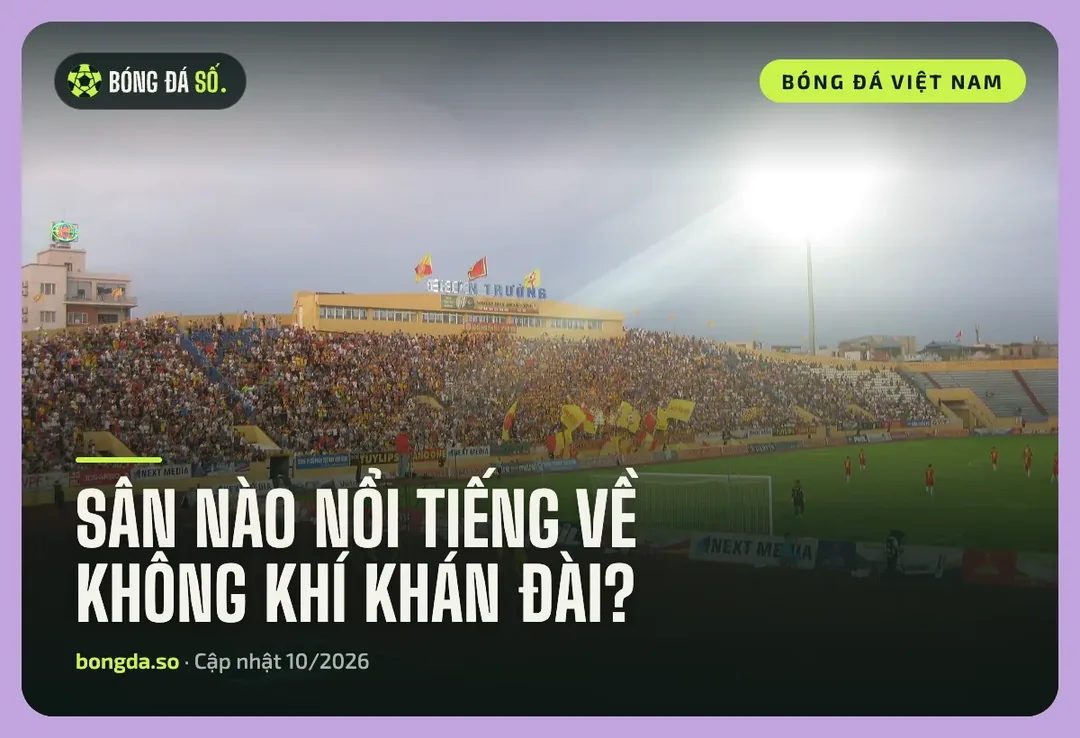 Khán đài sân Thiên Trường đông cổ động viên áo vàng trong một trận V-League