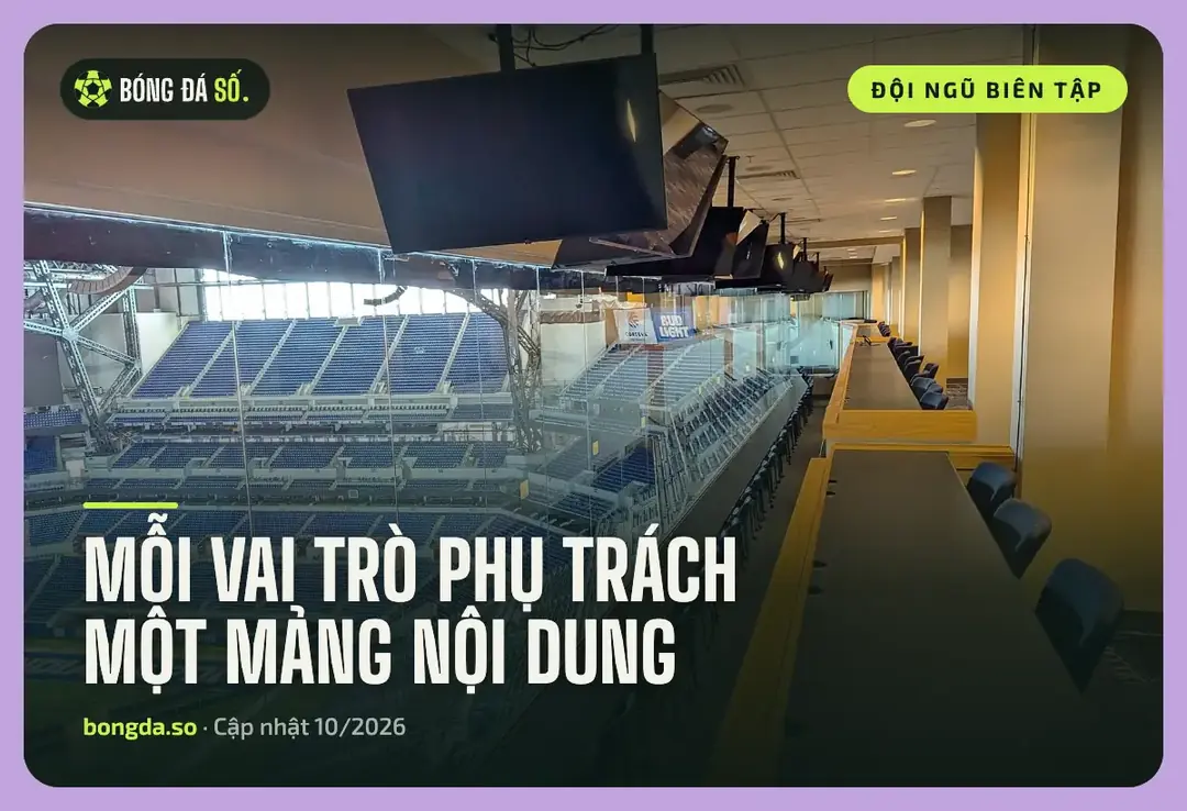 Đội ngũ biên tập Bongdaso – Ai viết, ai kiểm tra nội dung trên Bóng Đá Số 1 Dãy bàn khu báo chí trong sân vận động, minh hoạ cơ cấu đội ngũ biên tập Bongdaso